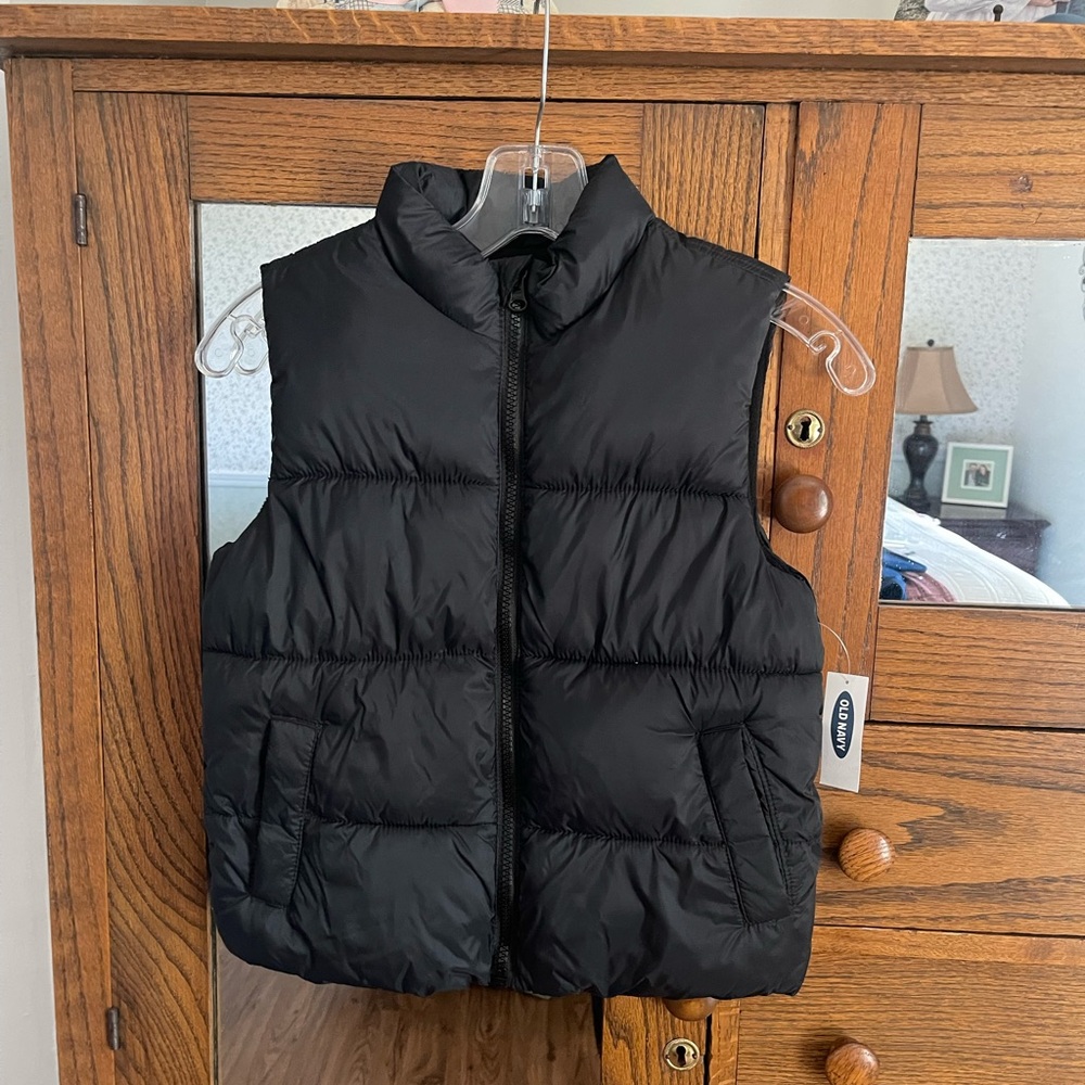 Boys Old Navy Black Size 6-7 Puffer Vest NWT